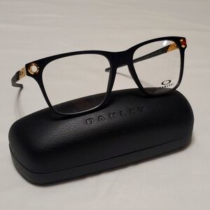 Oakley male frame